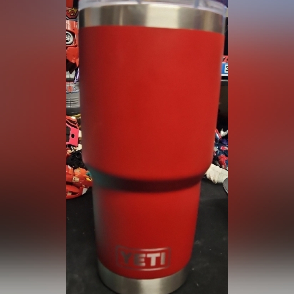 Yeti 30 Ounce Burgundy Cup With Lid